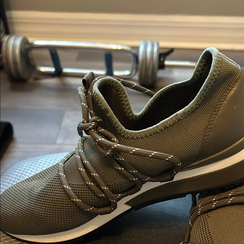 New Women's Olive Sneakers j slides 79 value - Picture 6 of 6